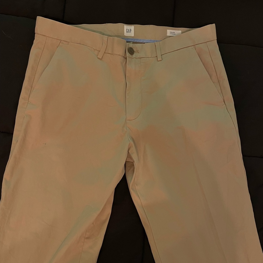 34x30 mens Gap Khakis/Chinos